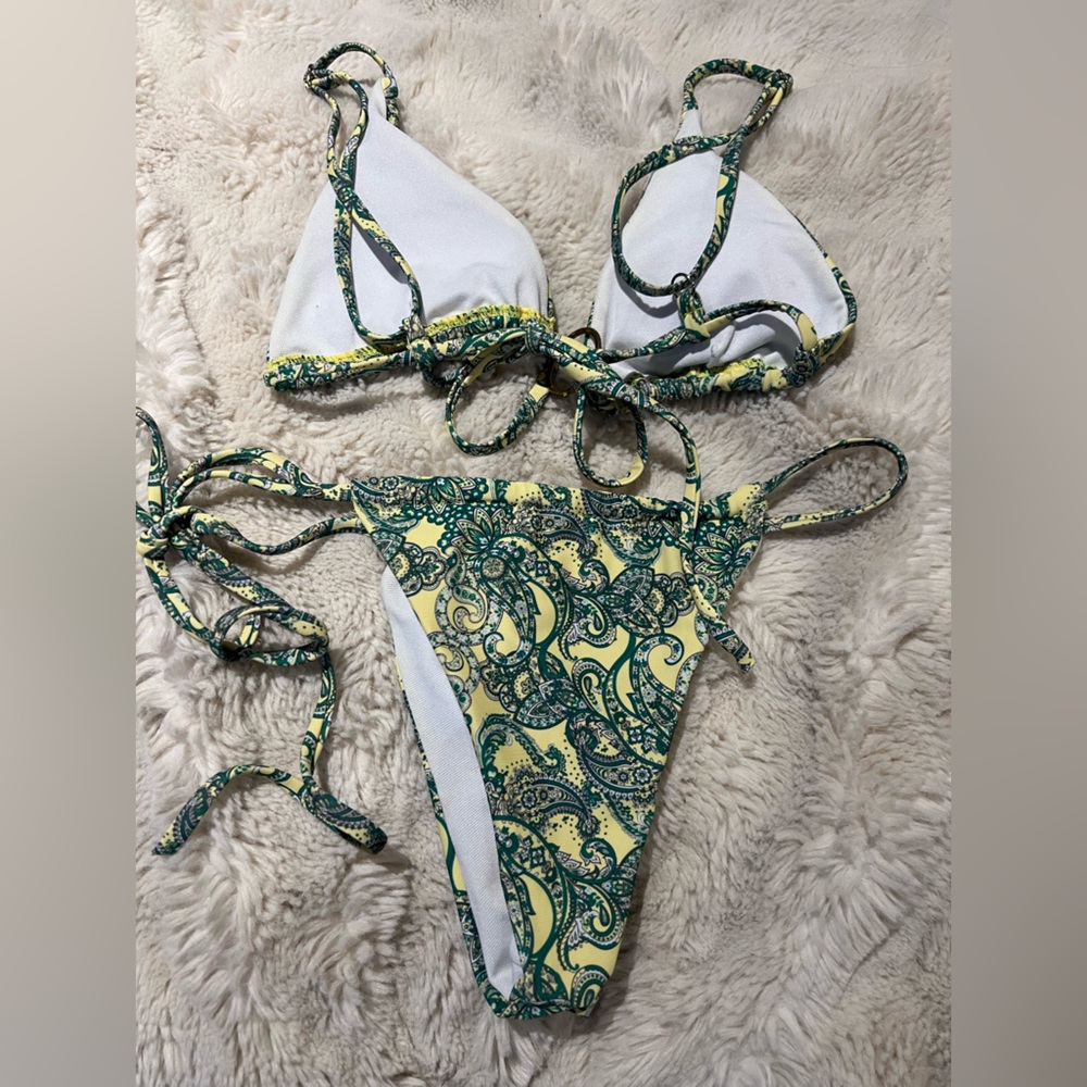 Green string bikini - Picture 4 of 6